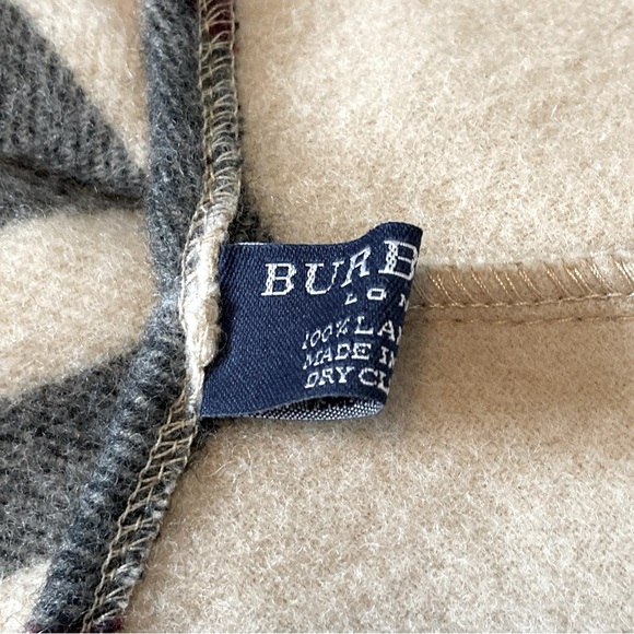 Burberry London Signature Nova Check  Poncho/Cape 100% Lambswool One Size - Picture 7 of 8